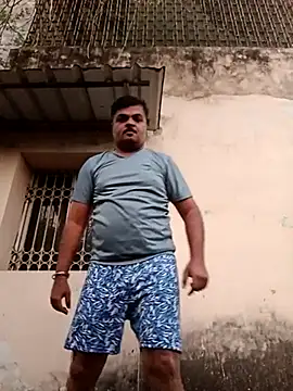 Snapshot of Desi_Londa_143 chatting on March 19, 1:10 am Desi Londa 143 online show from March 19, 1:10 am