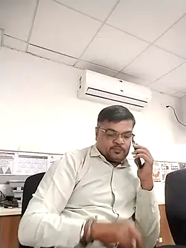 Snapshot of Desi_Londa_143 chatting on September 18, 8:49 am Desi Londa 143 online show from September 18, 8:49 am