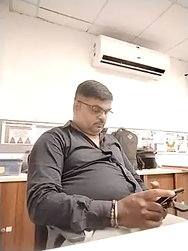 Snapshot of Desi_Londa_143 chatting on September 20, 4:02 am Desi Londa 143 online show from September 20, 4:02 am