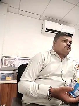 Snapshot of Desi_Londa_143 chatting on September 30, 4:17 am Desi Londa 143 online show from September 30, 4:17 am