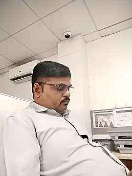 Snapshot of Desi_Londa_143 chatting on October 1, 4:29 am Desi Londa 143 online show from October 1, 4:29 am