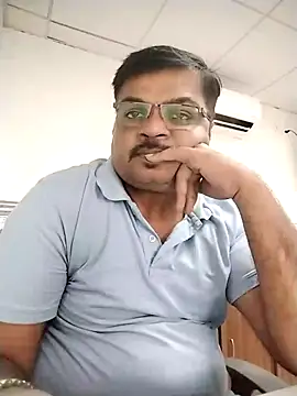 Snapshot of Desi_Londa_143 chatting on October 4, 4:21 am Desi Londa 143 online show from October 4, 4:21 am