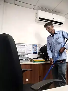 Snapshot of Desi_Londa_143 chatting on October 6, 4:10 am Desi Londa 143 online show from October 6, 4:10 am