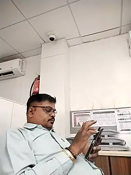 Snapshot of Desi_Londa_143 chatting on October 8, 4:54 am Desi Londa 143 online show from October 8, 4:54 am