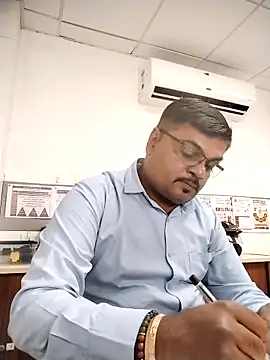 Snapshot of Desi_Londa_143 chatting on October 9, 5:05 am Desi Londa 143 online show from October 9, 5:05 am