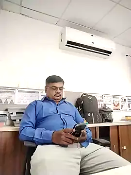 Snapshot of Desi_Londa_143 chatting on October 10, 7:07 am Desi Londa 143 online show from October 10, 7:07 am