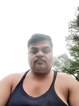 Snapshot of Desi_Londa_143 chatting on October 23, 1:16 am Desi Londa 143 online show from October 23, 1:16 am