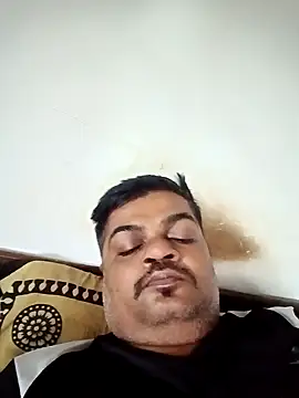 Snapshot of Desi_Londa_143 chatting on October 27, 1:42 am Desi Londa 143 online show from October 27, 1:42 am