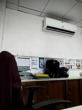 Snapshot of Desi_Londa_143 chatting on November 10, 8:35 am Desi Londa 143 online show from November 10, 8:35 am