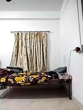 Snapshot of Desi_Londa_143 chatting on November 13, 1:15 am Desi Londa 143 online show from November 13, 1:15 am