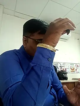 Snapshot of Desi_Londa_143 chatting on November 14, 4:44 am Desi Londa 143 online show from November 14, 4:44 am