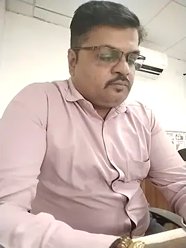 Snapshot of Desi_Londa_143 chatting on November 19, 4:45 am Desi Londa 143 online show from November 19, 4:45 am