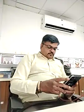 Snapshot of Desi_Londa_143 chatting on November 20, 6:24 am Desi Londa 143 online show from November 20, 6:24 am