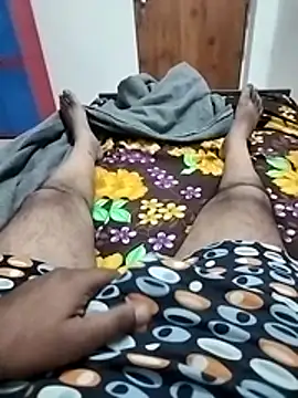 Snapshot of Desi_Londa_143 chatting on November 25, 5:46 pm Desi Londa 143 online show from November 25, 5:46 pm