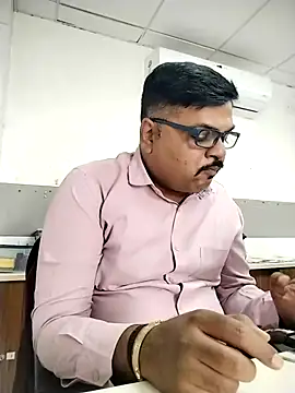 Snapshot of Desi_Londa_143 chatting on December 1, 7:57 am Desi Londa 143 online show from December 1, 7:57 am