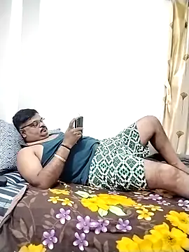 Snapshot of Desi_Londa_143 chatting on December 3, 5:00 pm Desi Londa 143 online show from December 3, 5:00 pm