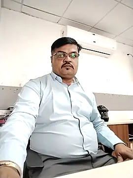 Snapshot of Desi_Londa_143 chatting on December 4, 5:50 am Desi Londa 143 online show from December 4, 5:50 am