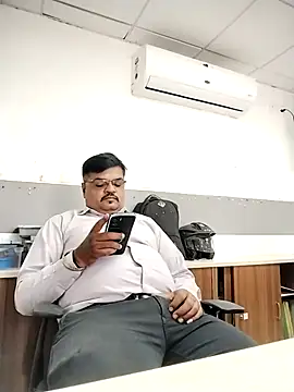 Snapshot of Desi_Londa_143 chatting on December 5, 6:00 am Desi Londa 143 online show from December 5, 6:00 am