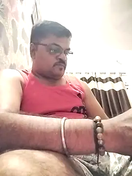 Snapshot of Desi_Londa_143 chatting on May 10, 2:06 am Desi Londa 143 online show from May 10, 2:06 am
