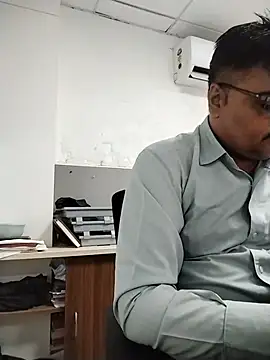 Snapshot of Desi_Londa_143 chatting on July 2, 6:08 am Desi Londa 143 online show from July 2, 6:08 am