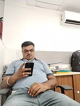 Snapshot of Desi_Londa_143 chatting on July 4, 5:46 am Desi Londa 143 online show from July 4, 5:46 am