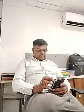 Snapshot of Desi_Londa_143 chatting on July 7, 5:10 am Desi Londa 143 online show from July 7, 5:10 am