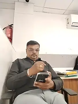 Snapshot of Desi_Londa_143 chatting on July 8, 5:56 am Desi Londa 143 online show from July 8, 5:56 am