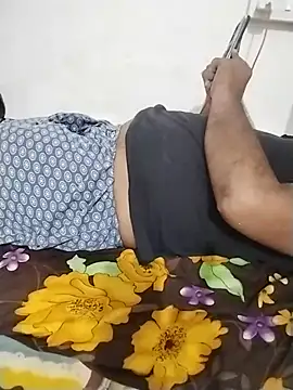 Snapshot of Desi_Londa_143 chatting on July 8, 8:24 pm Desi Londa 143 online show from July 8, 8:24 pm