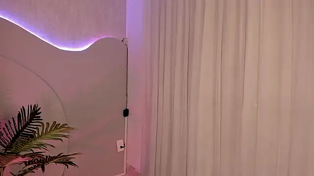 Emma Morgann online show from March 18, 1:25 pm