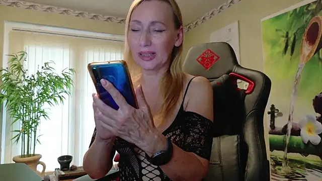 Snapshot of HotLana69 chatting on May 11, 4:04 pm HotLana69 online show from May 11, 4:04 pm