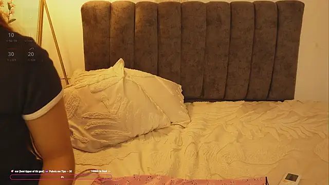 bunnycuteshy online show from September 8, 4:06 pm