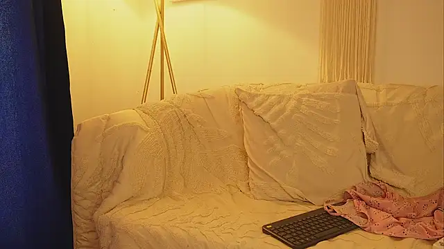 bunnycuteshy online show from November 20, 12:49 pm