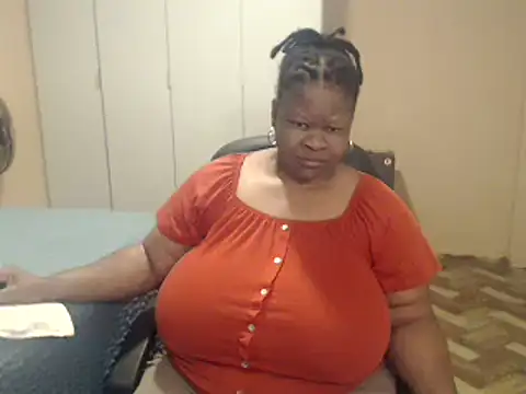 Snapshot of sweetnoziexx chatting on May 15, 4:41 am sweetnoziexx online show from May 15, 4:41 am