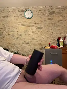 Snapshot of yann2392 chatting on May 15, 5:42 pm yann2392 online show from May 15, 5:42 pm