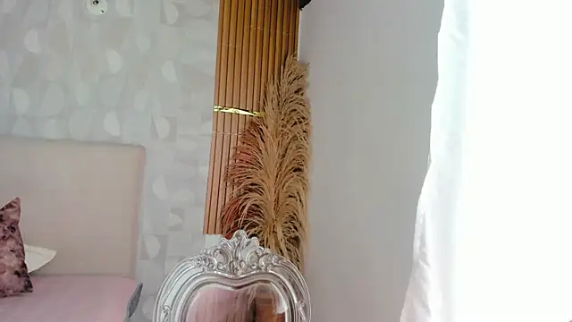 Snapshot of Azahara_Amin_ chatting on April 21, 4:56 pm Azahara Amin online show from April 21, 4:56 pm