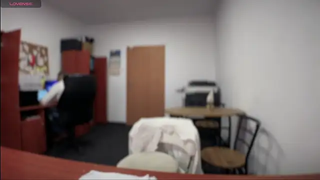 legsLONG online show from December 13, 7:47 am