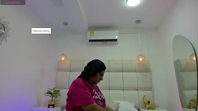 DanielleEvans  online show from November 12, 11:21 am