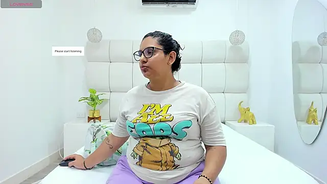 DanielleEvans  online show from November 24, 11:21 am