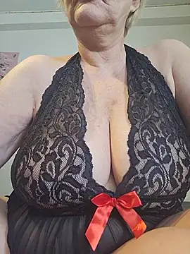 Snapshot of milfchantal4 chatting on May 22, 1:06 pm milfchantal4 online show from May 22, 1:06 pm