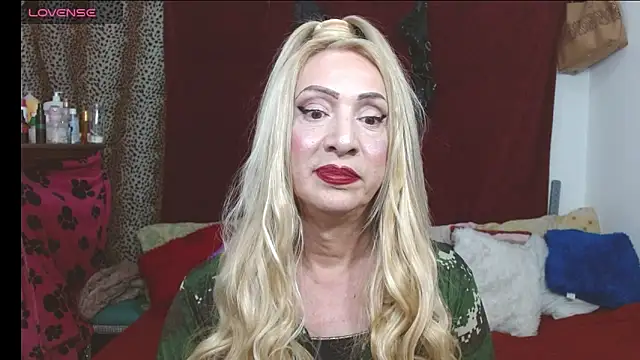 Snapshot of elena_evans chatting on June 15, 6:43 pm elena evans online show from June 15, 6:43 pm