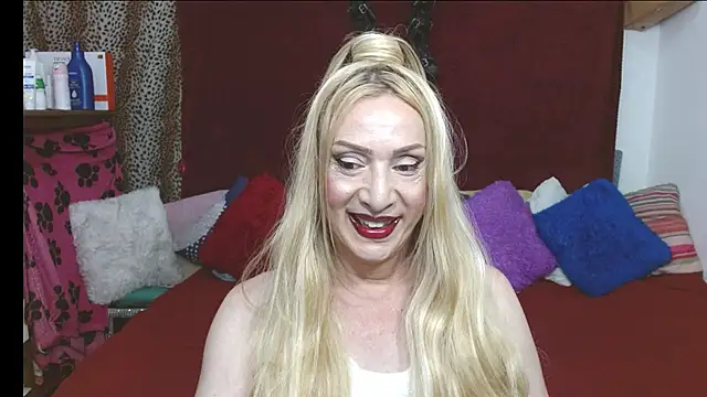 Snapshot of elena_evans chatting on July 16, 6:14 pm elena evans online show from July 16, 6:14 pm