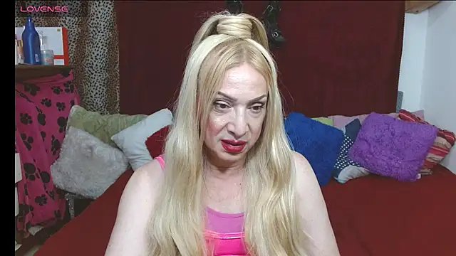 Snapshot of elena_evans chatting on July 21, 6:43 pm elena evans online show from July 21, 6:43 pm