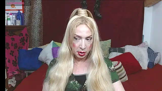 Snapshot of elena_evans chatting on July 28, 5:34 pm elena evans online show from July 28, 5:34 pm