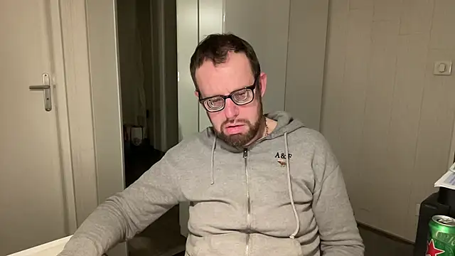 Snapshot of FABIOGLASSES chatting on December 8, 11:51 pm FABIOGLASSES online show from December 8, 11:51 pm