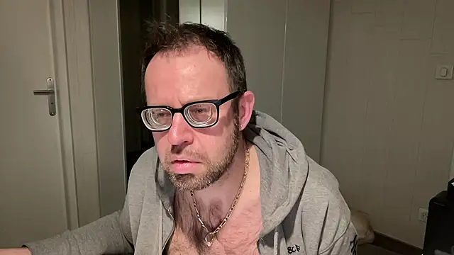 Snapshot of FABIOGLASSES chatting on January 19, 9:23 pm FABIOGLASSES online show from January 19, 9:23 pm