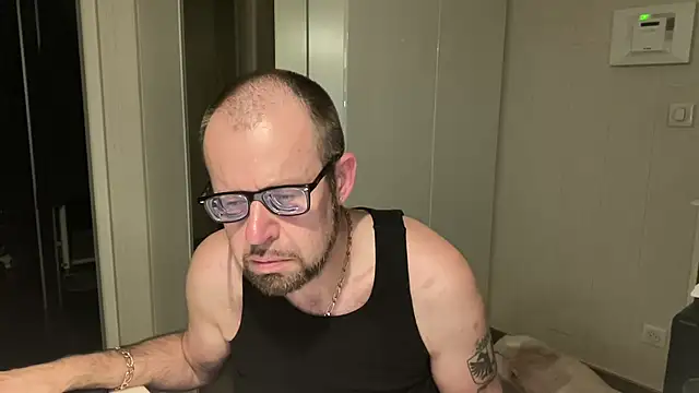 FABIOGLASSES online show from June 7, 8:45 pm