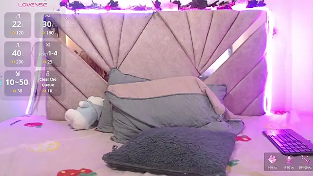 CheryBlossomm online show from October 7, 4:53 am