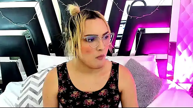 Snapshot of katya_kozlov chatting on February 15, 2:15 am katya kozlov online show from February 15, 2:15 am