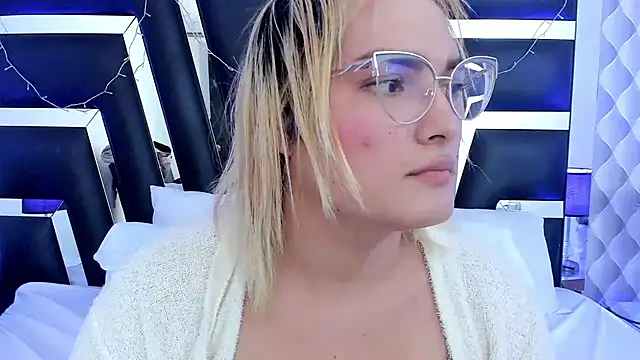 Snapshot of katya_kozlov chatting on February 26, 7:31 am katya kozlov online show from February 26, 7:31 am