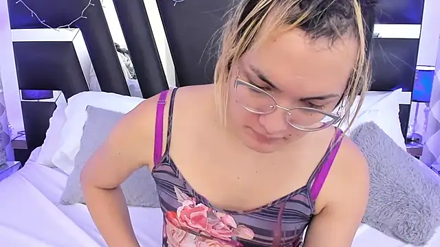 Snapshot of katya_kozlov chatting on March 8, 6:10 am katya kozlov online show from March 8, 6:10 am